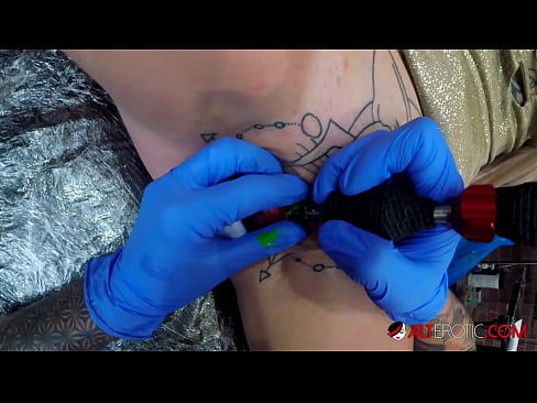 ❤️ Extremadamente tatuado hottie Sully Savage consiguió un tatuaje en su clítoris ❤❌ Video de porno en es.cutebento.top ❌️❤️❤️❤️❤️❤️❤️❤️